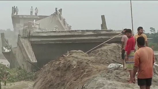 MMKAIFI's tweet photo. The bridge has collapsed due to negligence by the construction company's owner. We demand that the administration should conduct an investigation.
#arariabridge
#bihargovt https://t.co/ppuxDCeKl4