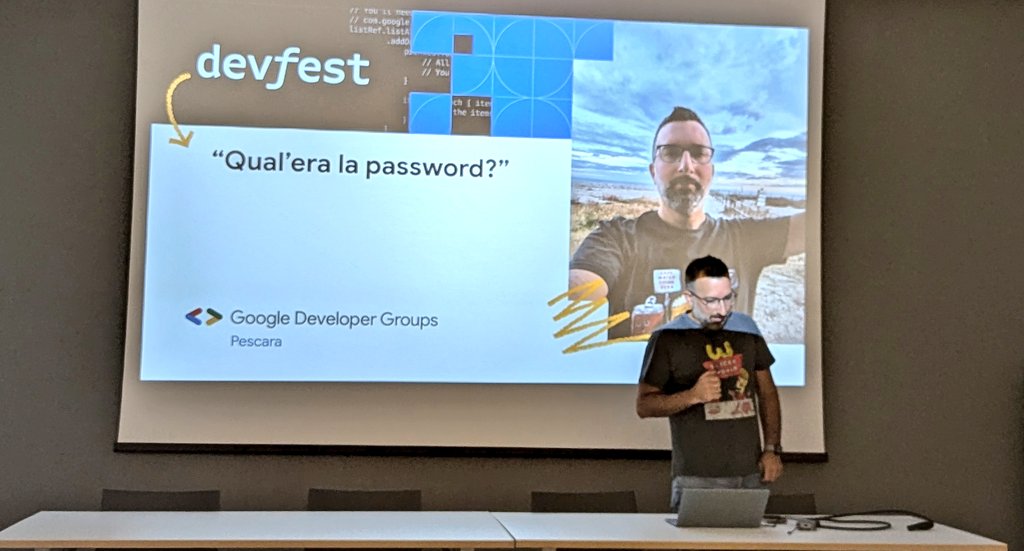 PythonPescara's tweet image. 🍸 Stasera come il gruppo Python Pescara parteca all'evento "Aperitech Lightning Talks Night" organizzato da @GDGPescara 🐬
🤗 Stiamo incontrando le altre community locali di Pescara preparando il prossimo evento comunitario di Luglio ⛰️
#PythonPescara #Pescara #Community #GDG