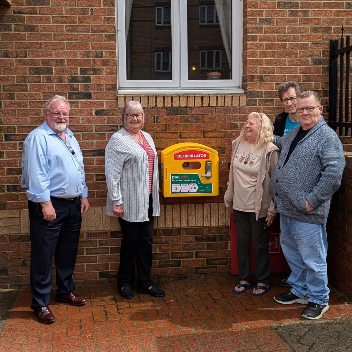 ❤️ Pleased to see Chatham High Street's first fully accessible, lifesaving defibrillator installed this week.

🤝 Delivered in partnership between Arches Local, DHSC Defibrillator Scheme and FirstPort.