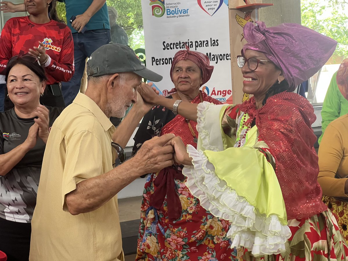 #18JUN| Más de 2 mil combos de alimentos entre rubros secos, proteínas y hortalizas, fueron entregados a los abuelos y abuelas del municipio Caroní. Esto como parte del despliegue de atención social que otorga el Ejecutivo Nacional. <a href="/NicolasMaduro/">Nicolás Maduro</a> <a href="/amarcanopsuv/">Ángel Marcano</a> <a href="/AlonzoYanny/">yanny Alonzo</a>