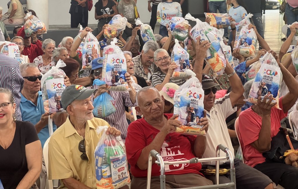 Que vivan nuestros Abuelitos y Abuelitas de la Patria! Mayor bienestar y protección social. <a href="/NicolasMaduro/">Nicolás Maduro</a> <a href="/amarcanopsuv/">Ángel Marcano</a>