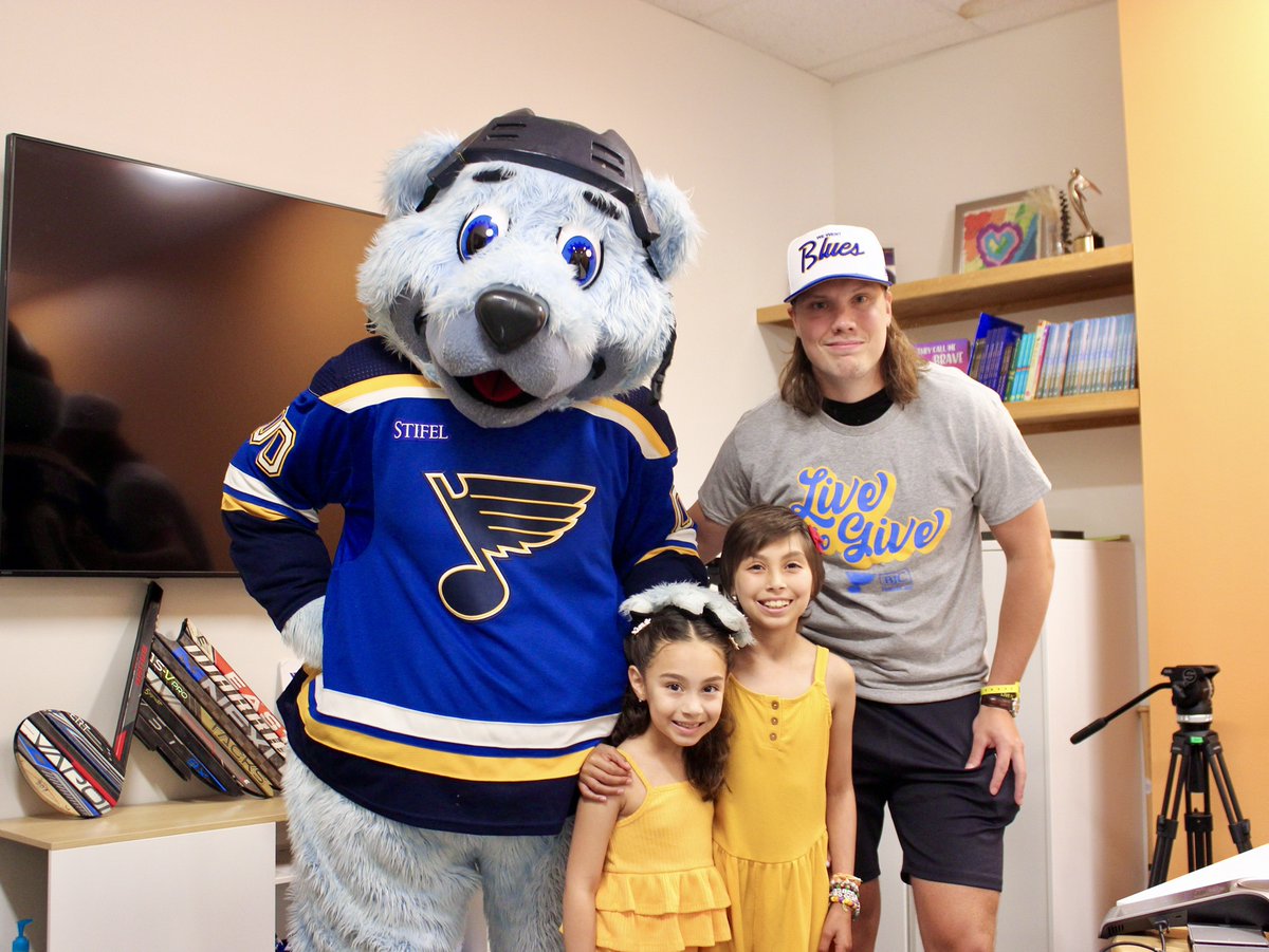 STL_Authentics's tweet photo. ✨ TEAM STORE GIVEAWAY ✨

To wrap up this year's #WeWentBlues Day celebrations, we are giving away an Oskar Sundqvist signed We Went Blues Day hat for one lucky fan! To enter:

1️⃣ Like this post
2️⃣ Give us a follow (@STL_Authentics)
3️⃣ Tag a Blues fan

🛒 https://t.co/pHEb4uX41j https://t.co/U15EXvba2j