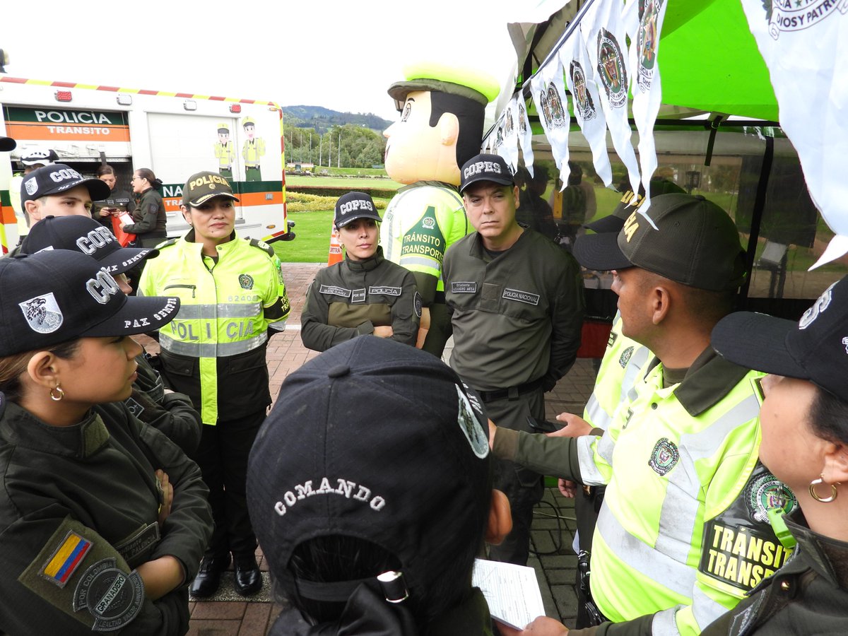 Durante 2 días el curso 009 de Profesionales Oficiales de la Reserva recibieron a diferentes especialidades fortaleciendo sus habilidades en el Modelo de Servicio de Policía con las enseñanzas tácticas, operativas y estratégicas de <a href="/GaulaPolicia/">GAULA POLICÍA</a> <a href="/TransitoPolicia/">Dirección de Tránsito y Transporte</a> y #COPES