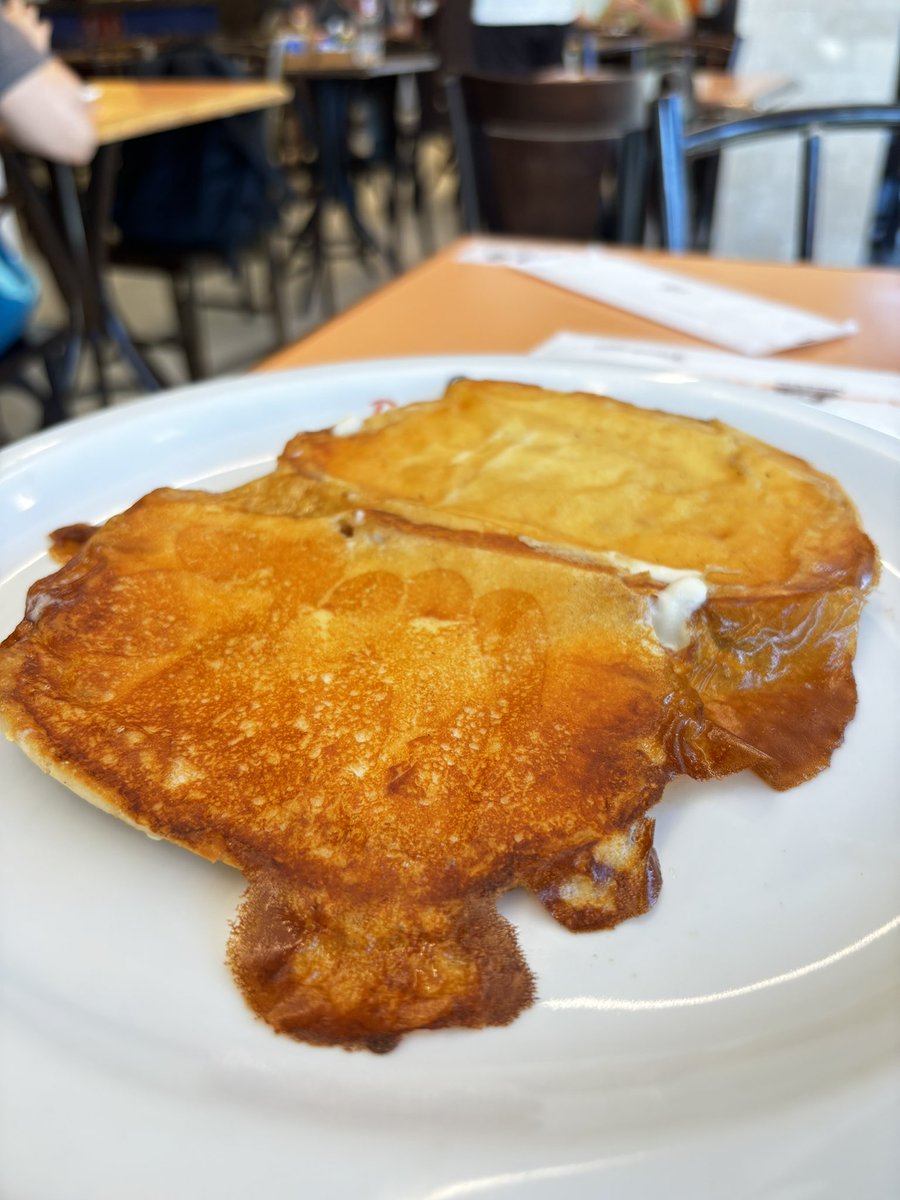 aondeiremsp's tweet photo. Pão na chapa com requeijão na entrada ou na saída? https://t.co/QpmoTwBQIs