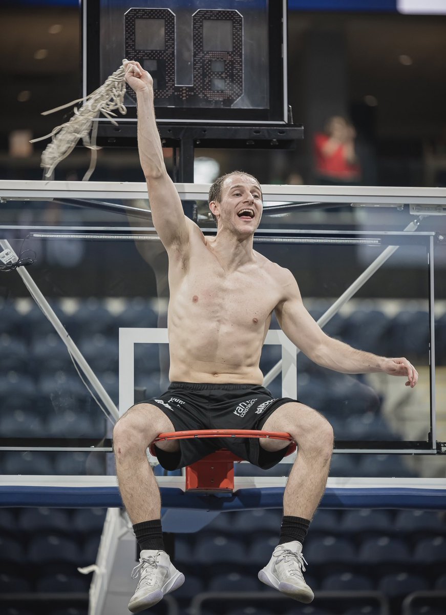 🎩 Mucho más que un título 🏆 

📸 Abraham Torres
#ConEntusiasmoYValía🔴🟢