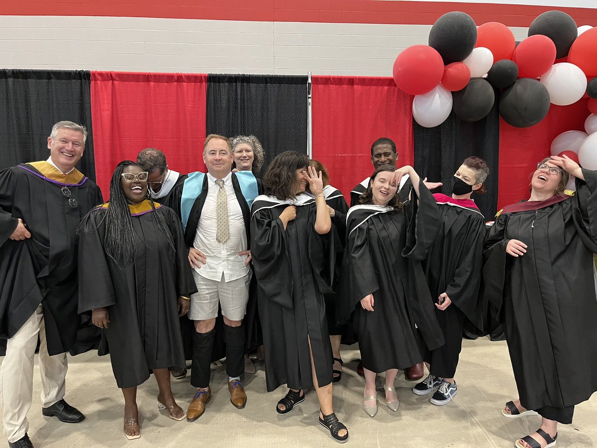 Happy convocation to all <a href="/JSchool_CU/">Carleton J-School</a> @FPACarleton graduates from your serious &amp; silly journalism profs on this heatwave of a day!