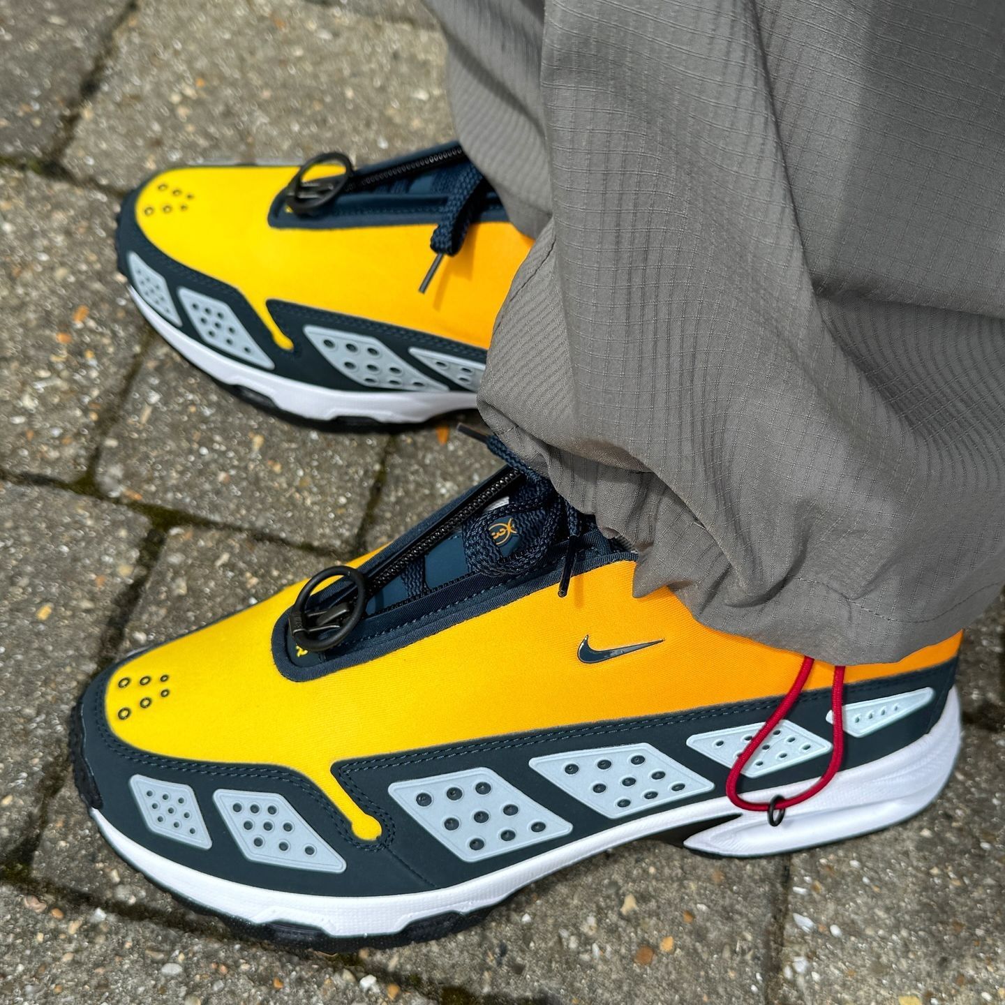 Women's Air Max Sunder - Canyon Gold/Deep Ocean/Light Smoke