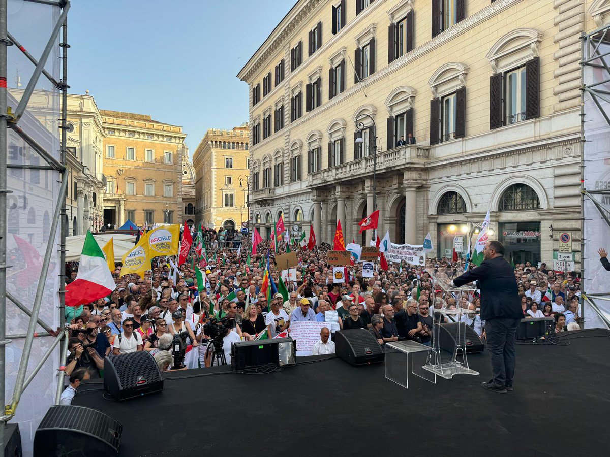 YleniaZambito's tweet image. Una piazza bellissima a Roma contro un governo che vuole riscrivere la Costituzione.
No al premierato,
no all' autonomia differenziata.
Sì alla Costituzione #antifascista