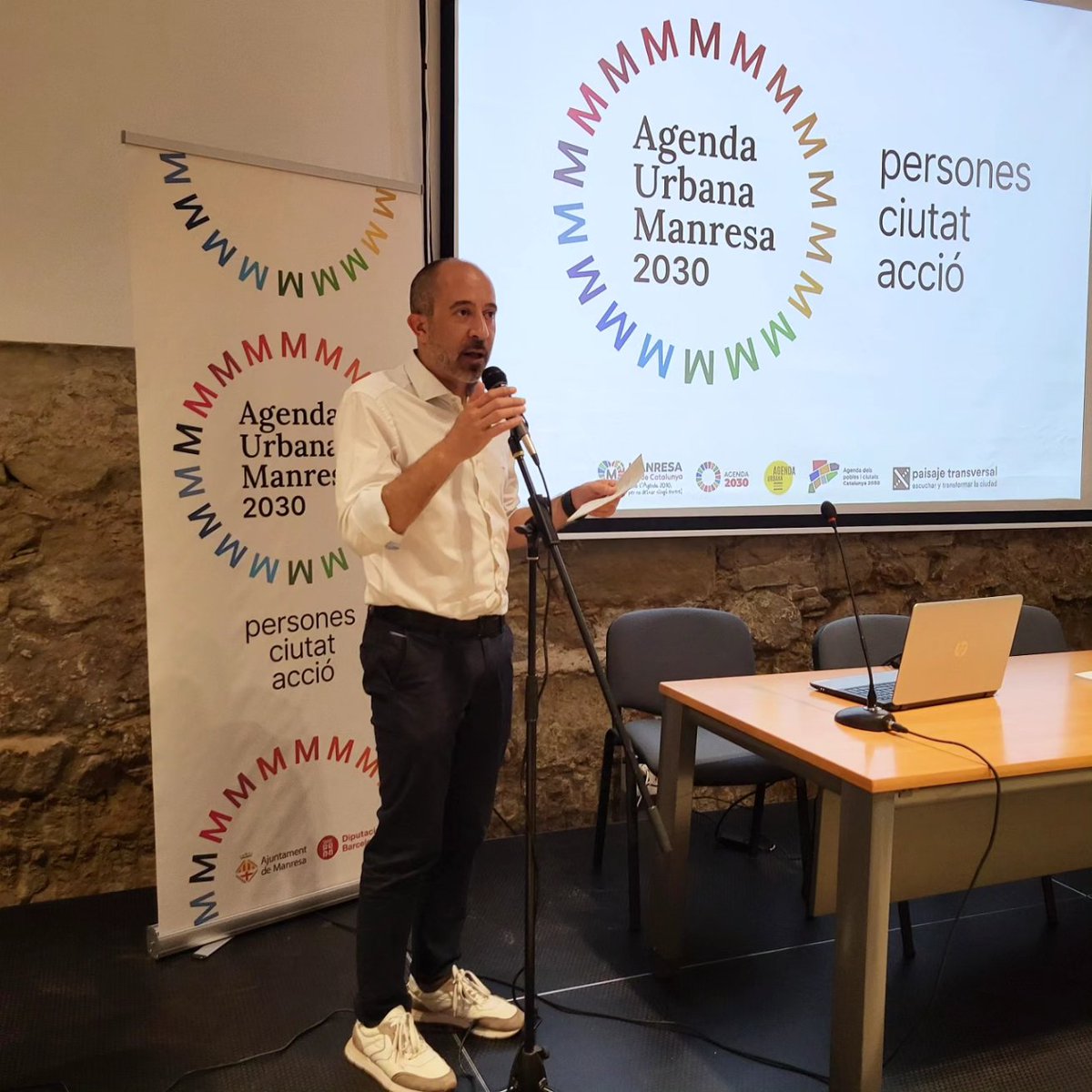ajmanresa's tweet photo. 📢El @museudelbarroc ha acollit la presentació de l'Agenda Urbana Manresa 2030

📗Recull l’estratègia de sostenibilitat integral per la Manresa del futur amb accions concretes

🎙Hi han intervingut l'alcalde @marc_aloy la regidora @Marionahoms i l'empresa que ha elaborat l'Agenda https://t.co/219MpGXR61