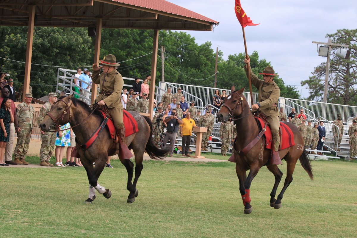 USArmyFortSill's tweet image. Col. Michael Stewart passes command of the 434th Field Artillery Brigade to Col. Reginald White in a ceremony at Fort Sill Polo Field. 
flickr.com/photos/fortsil…
📸
#soldiers #ChangeOfCommand #BasicCombatTraining #basictraining #army #ArmyLife #BeAllYouCanBe #FieldArtillery