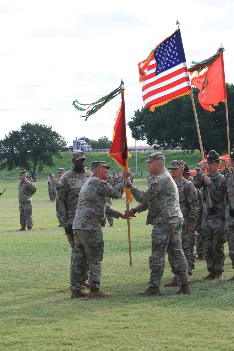 USArmyFortSill's tweet image. Col. Michael Stewart passes command of the 434th Field Artillery Brigade to Col. Reginald White in a ceremony at Fort Sill Polo Field. 
flickr.com/photos/fortsil…
📸
#soldiers #ChangeOfCommand #BasicCombatTraining #basictraining #army #ArmyLife #BeAllYouCanBe #FieldArtillery