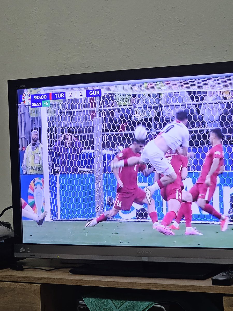 Maçın adamı Samet 2 formayla oynadı.4-14