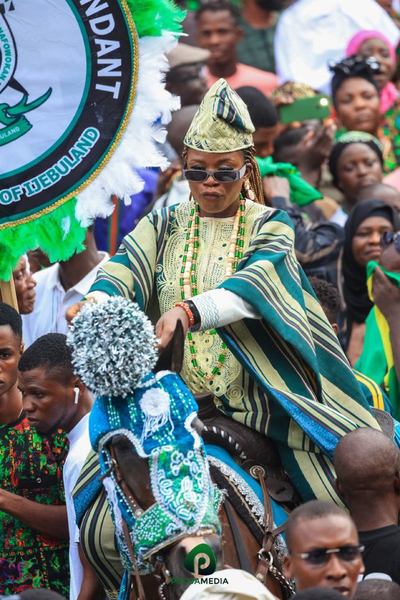 swankieDiva's tweet image. Ijebu Ode people I have questions . Does every family own horses ? I mean the Elite families ? This lady killed this picture . Go hard or Go home should have been the theme of this event .
