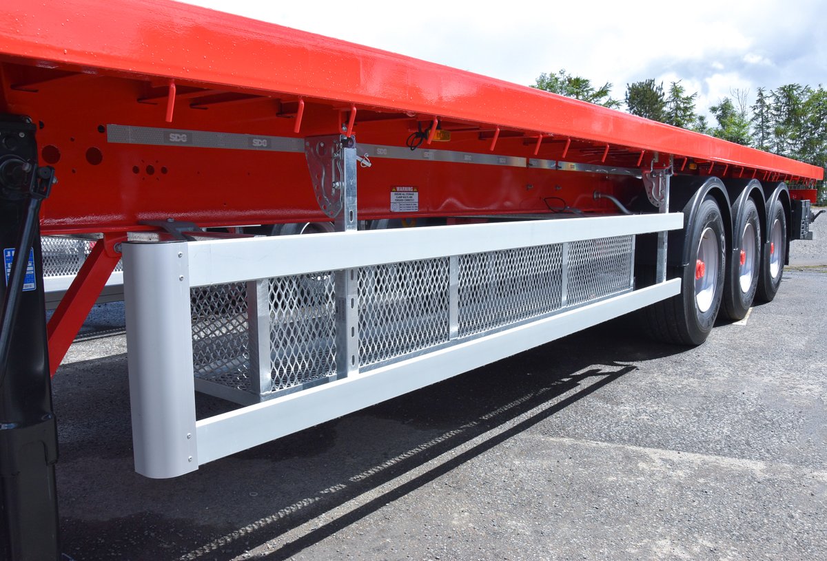 SDCtrailers's tweet photo. Engineered with precision and detail, SDC's multi-functional PSK Platform has the advantages of a flatbed trailer, with the added benefit of twist-locks to transport containers.
Check out our extensive platform semi-trailer range 👉 https://t.co/DR5WXskQR2
#alwaysmovingforwards https://t.co/81YaER05VY
