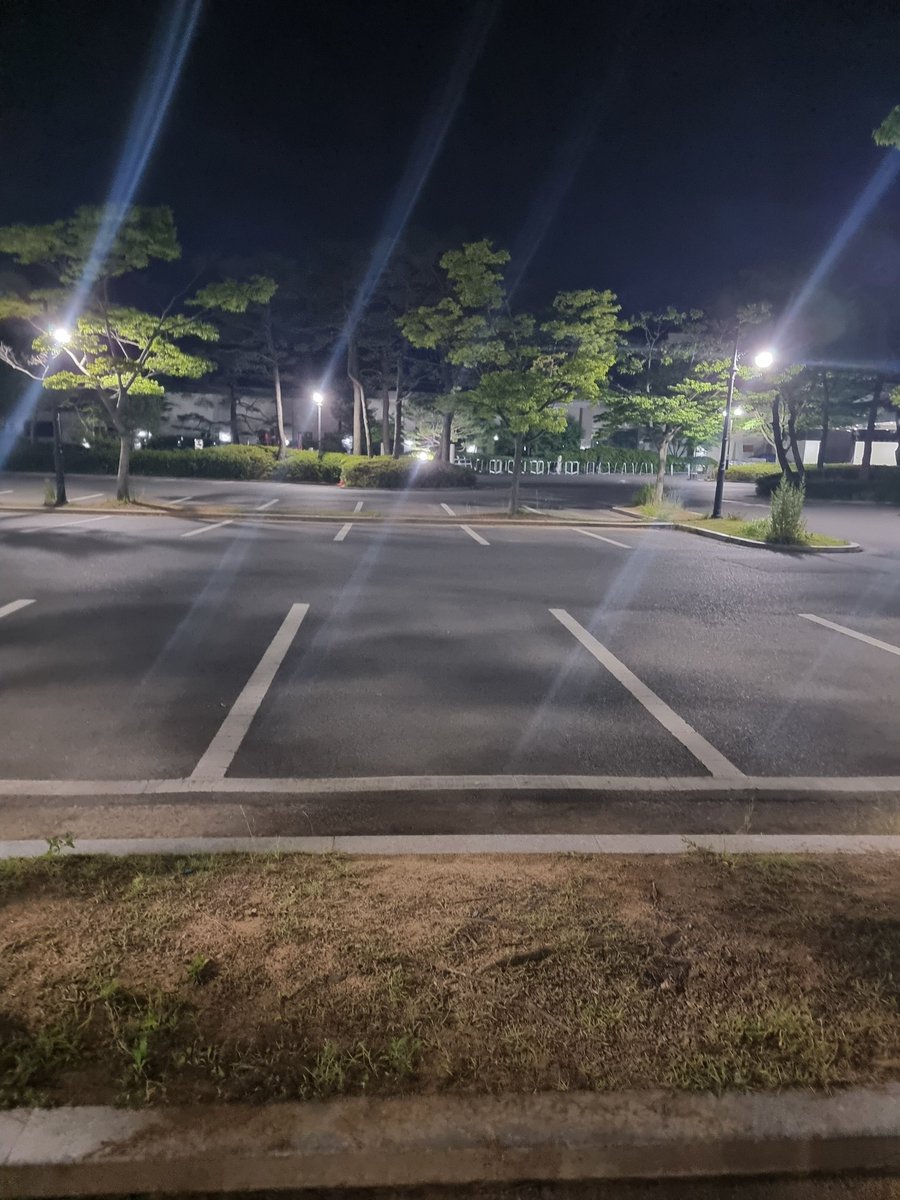 오늘은 서라벌cc 왔네요.
와입에게 2연패후 
주차장에서 담배한모금ㅎ