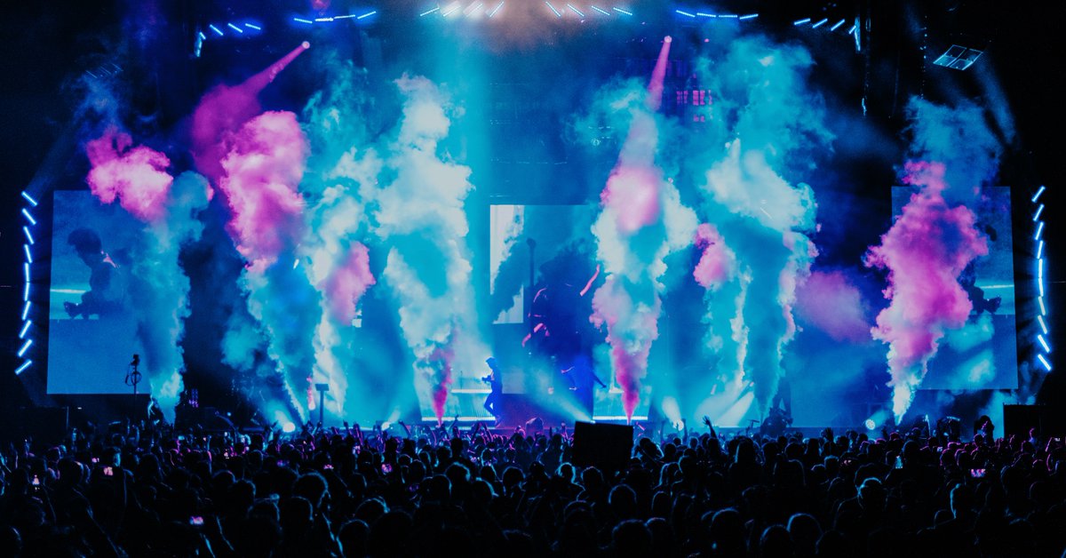 GSPSProduction's tweet image. Read more about the behind-the-scenes production of &apos;The Maybe Man’ at gsps.com/news 

📸: Austin Roa   

#videogear #roevisual #ross #barco #disguiseone #panasonic #lightinggear #robelighting #therobeway #chauvet #malighting #AJR #TMMTour #TheMaybeMan 

(4/4)