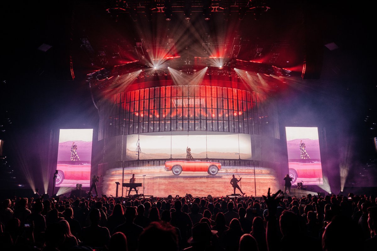 GSPSProduction's tweet image. Read more about the behind-the-scenes production of &apos;The Maybe Man’ at gsps.com/news 

📸: Austin Roa   

#videogear #roevisual #ross #barco #disguiseone #panasonic #lightinggear #robelighting #therobeway #chauvet #malighting #AJR #TMMTour #TheMaybeMan 

(4/4)