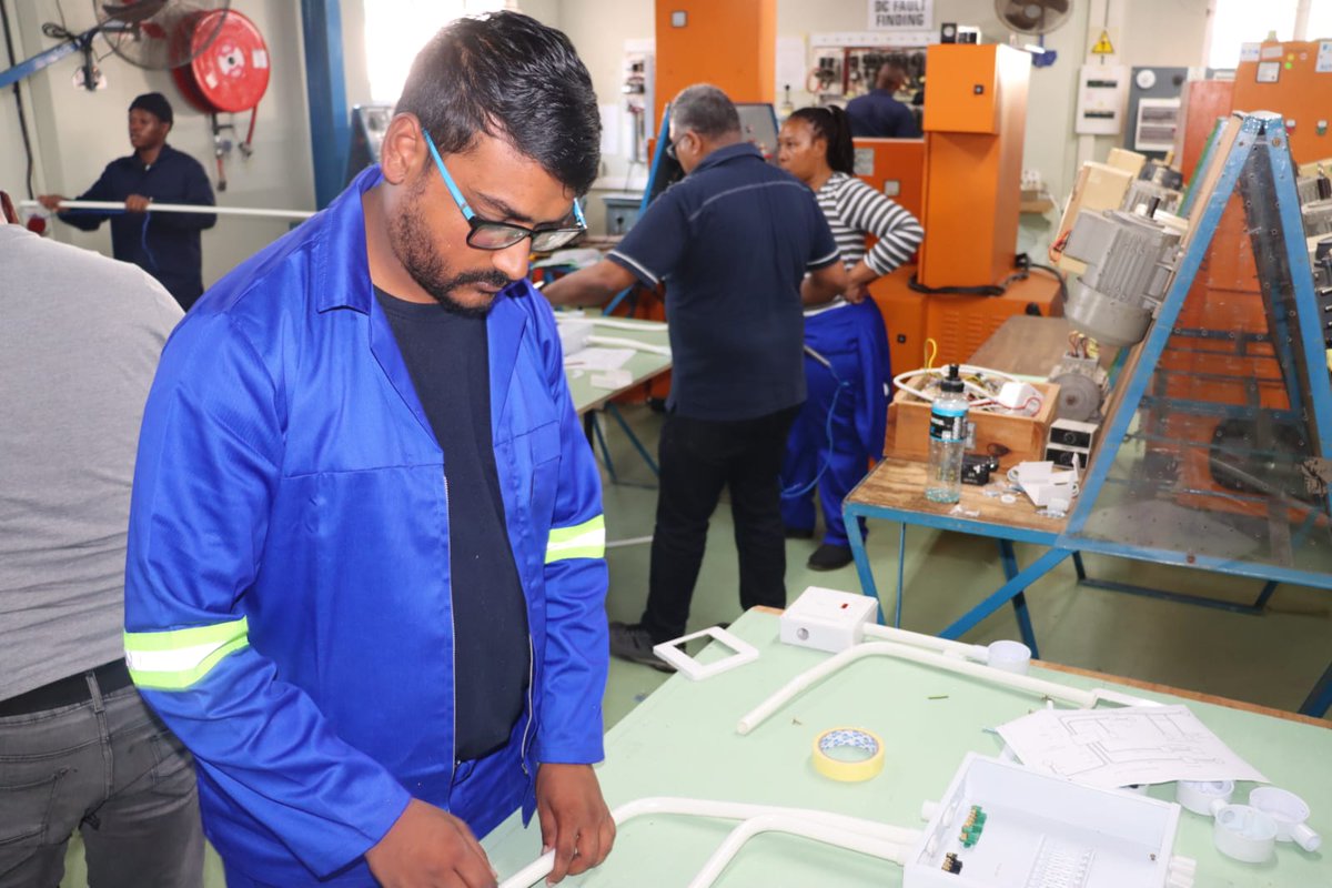 DBE_SA's tweet image. Day 2 of the #ThreeStreamModel training is underway at Damorosa Secondary School, Shukela Training Centre and Meadowlands Technical School in KwaZulu-Natal.