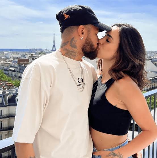 updatecharts's tweet image. Bruna Biancardi foi NOVAMENTE traída por Neymar e perdoou o jogador, informa Léo Dias.