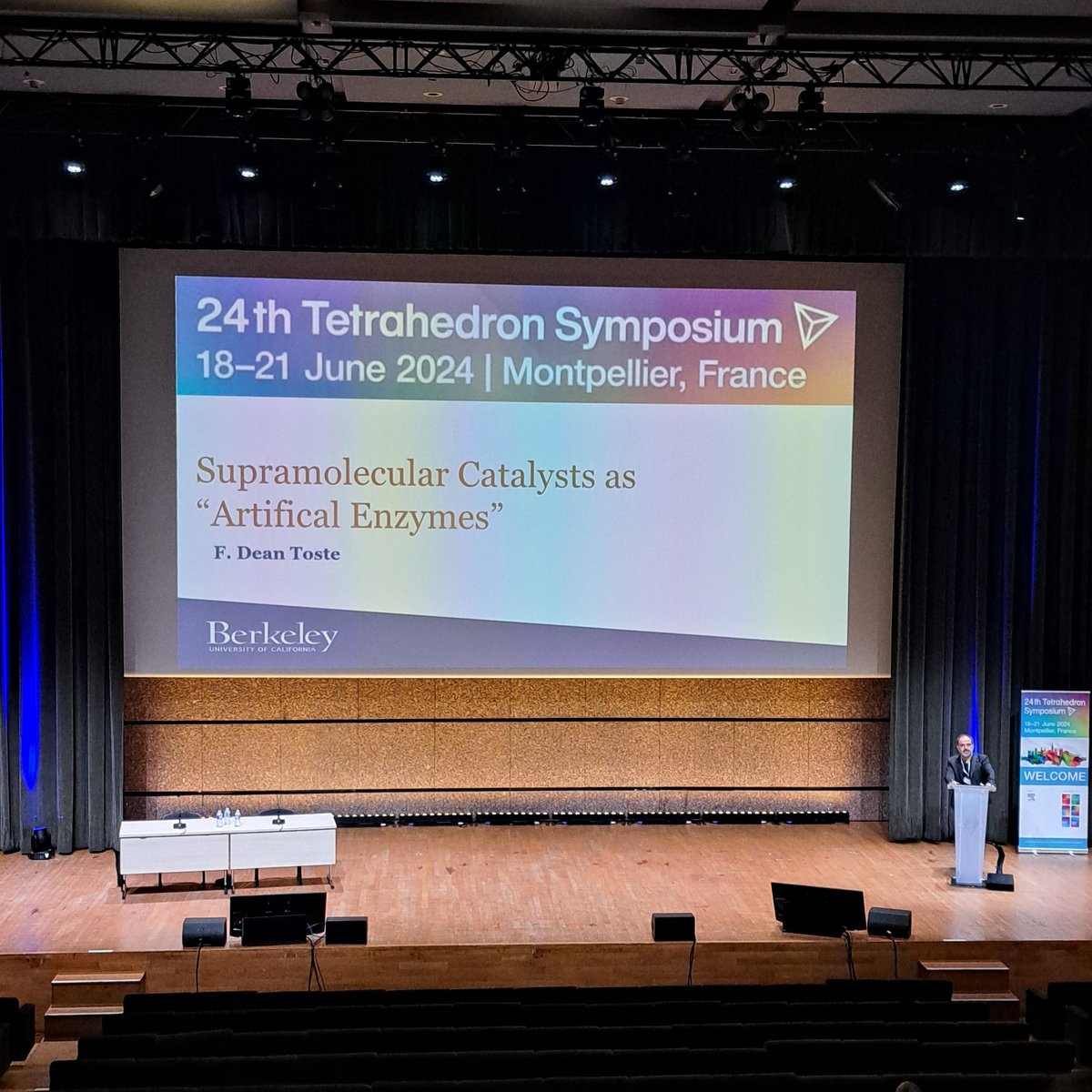 AlessiaEchem's tweet photo. Wonderful start to #TETSymp with Prof. Toste's talk in the beautiful (and sunny) setting of the South of France. #ChemistsinTour @__Ankita__Das @ChetanChintawar https://t.co/P6TtafMqfq
