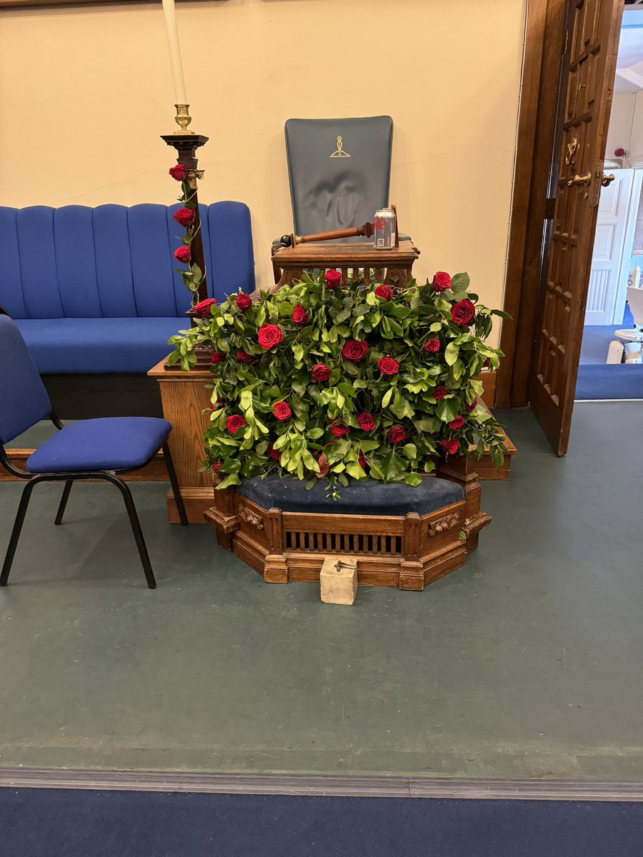 Horsa2208's tweet photo. 122nd Roses Night. 
It’s part of out tradition that our June Meeting is our Roses Night, first started in June 1900. As with every Lodge meeting it starts with preparation and yesterday morning a number of our Brethren and their Wives “Dressed the Lodge. https://t.co/LpVSNl5mdx