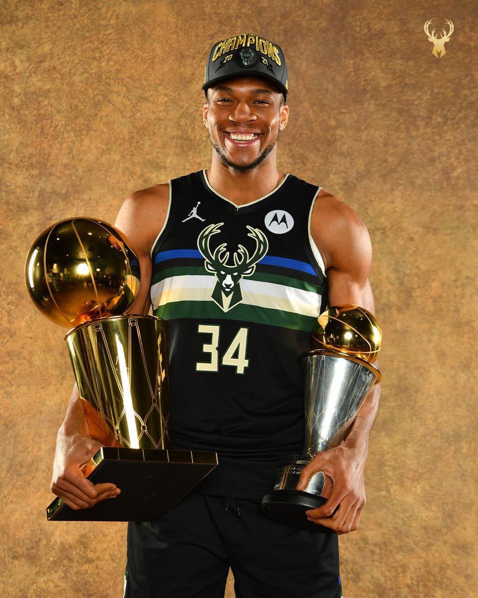 BucksShowYo🦌 tweet media