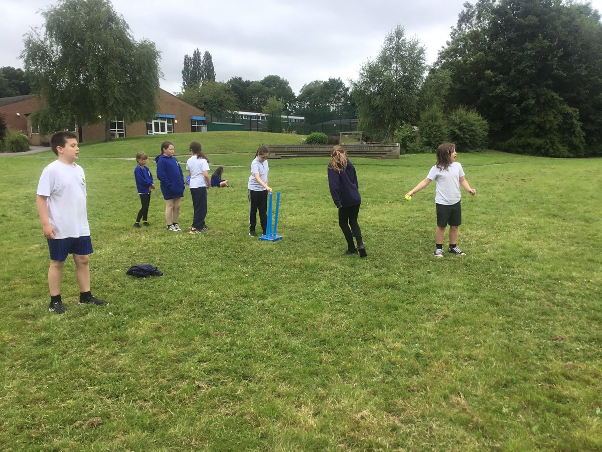 GorsewoodPrimar's tweet photo. Years 5 and 6 are having an inter-house cricket tournament this afternoon as part of #Nationalcricketweek #GorsewoodPE #60active @Halton_SG https://t.co/6AtZblYmYZ