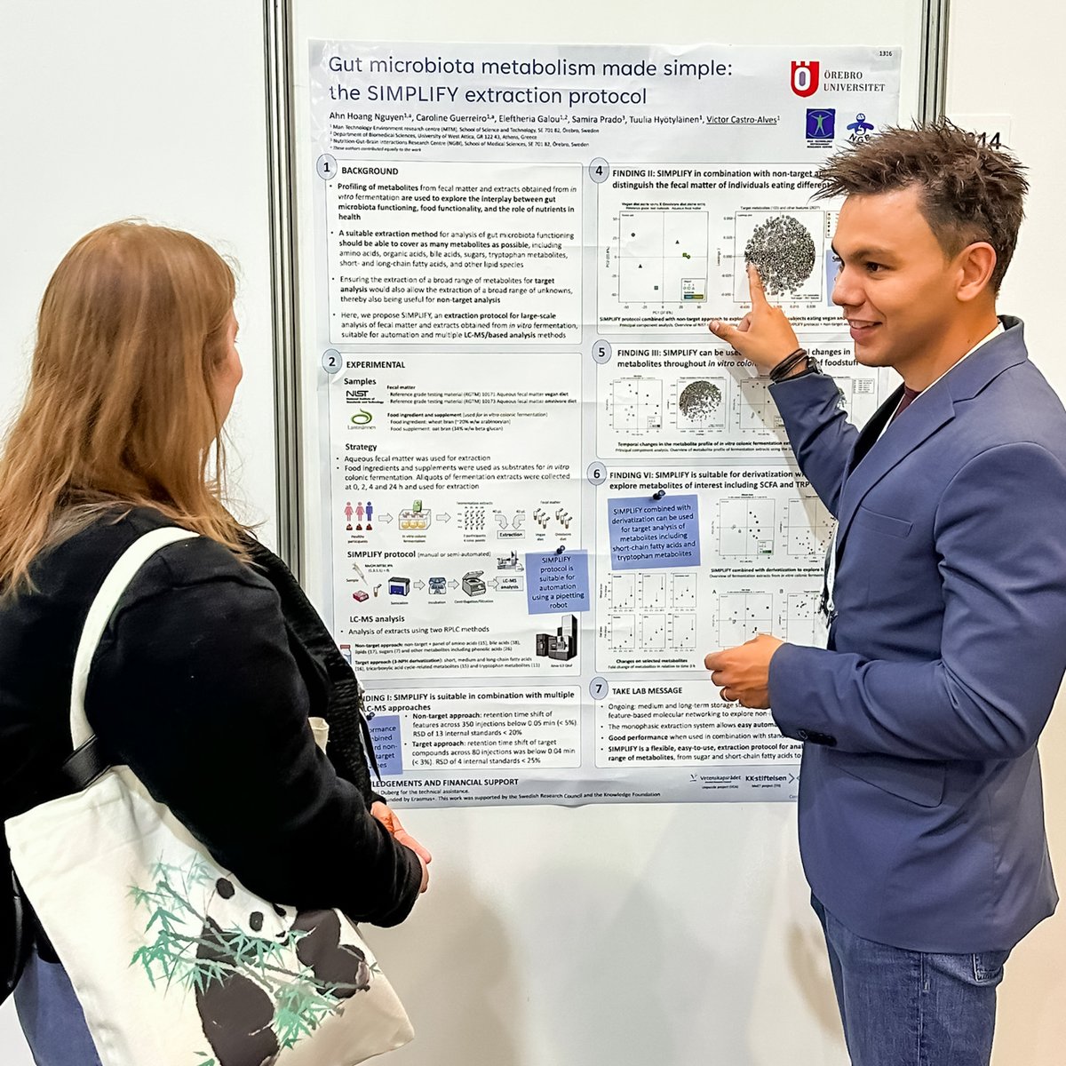 having fun at #MetSoc24 in osaka! 🇯🇵 catching up with friends, making new collaborations and sharing our new #metabolomics #exposomics analysis workflow <a href="/TeklaTuulia/">Tuulia Hyötyläinen</a> <a href="/orebrouni/">Örebro universitet</a>. thanks all for the amazing insights! time to take down the poster, but the conference continues 👩‍🔬