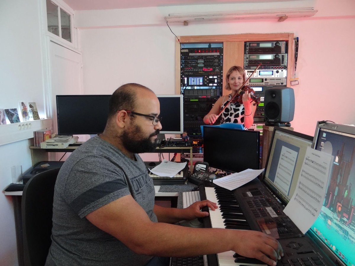 Encore une artiste que vous aurez l'occasion d'entendre demain soir lors de la fête de la musique Push Start x Slope : Roxane Tissot !

Vous pourrez l'entendre en solo ainsi qu'en duo avec <a href="/komasamikun/">🎹 Masami K.「39 Music」🏳️‍🌈</a> !

👉 Sa bio : linkedin.com/company/push-s…

Rendez-vous demain au <a href="/leburnoutbar/">Burnout Bar</a> !