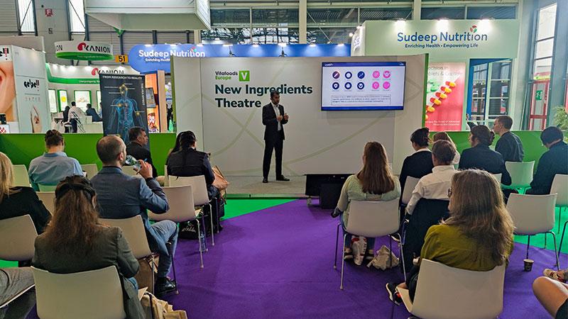 Our <a href="/UoWNutra/">UoW Centre for Nutraceuticals</a> presented at the World’s leading nutraceuticals event, <a href="/Vitafoods_/">Vitafoods</a> Europe 2024. Presenters included <a href="/DrMGZariwala/">M Gulrez Zariwala</a>, Director of our Centre for Nutraceuticals and Doctoral researcher, Helena Tiekou Lorinczova 👏

🔗 Read more in our news story: bit.ly/3KFOoyY