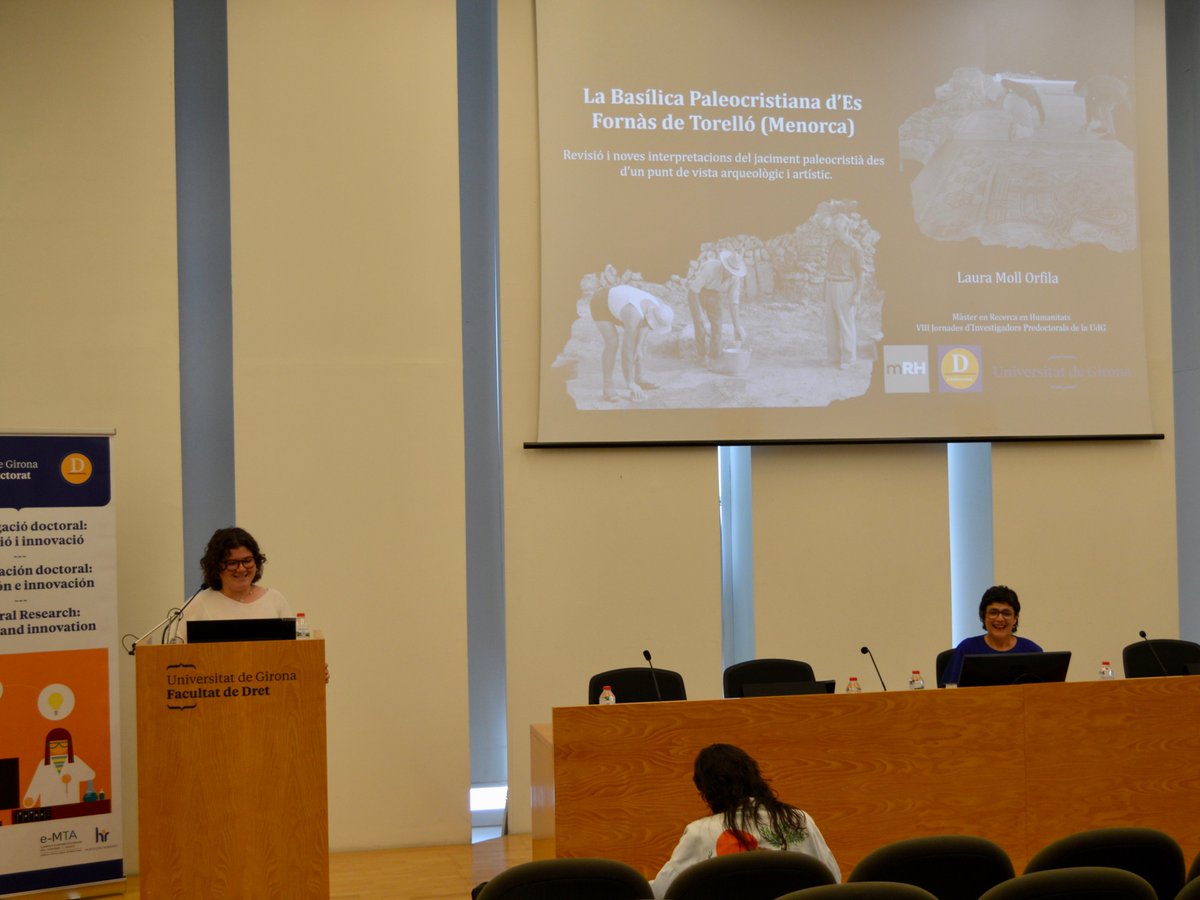 Seguidament, Laura Moll @lauramoll_23 ha presentat  la seva recerca de "La Basílica Paleocristiana d’Es Fornàs de Torelló. Revisió i noves interpretacions del jaciment paleocristià des d’un punt de vista arqueològic i artístic"