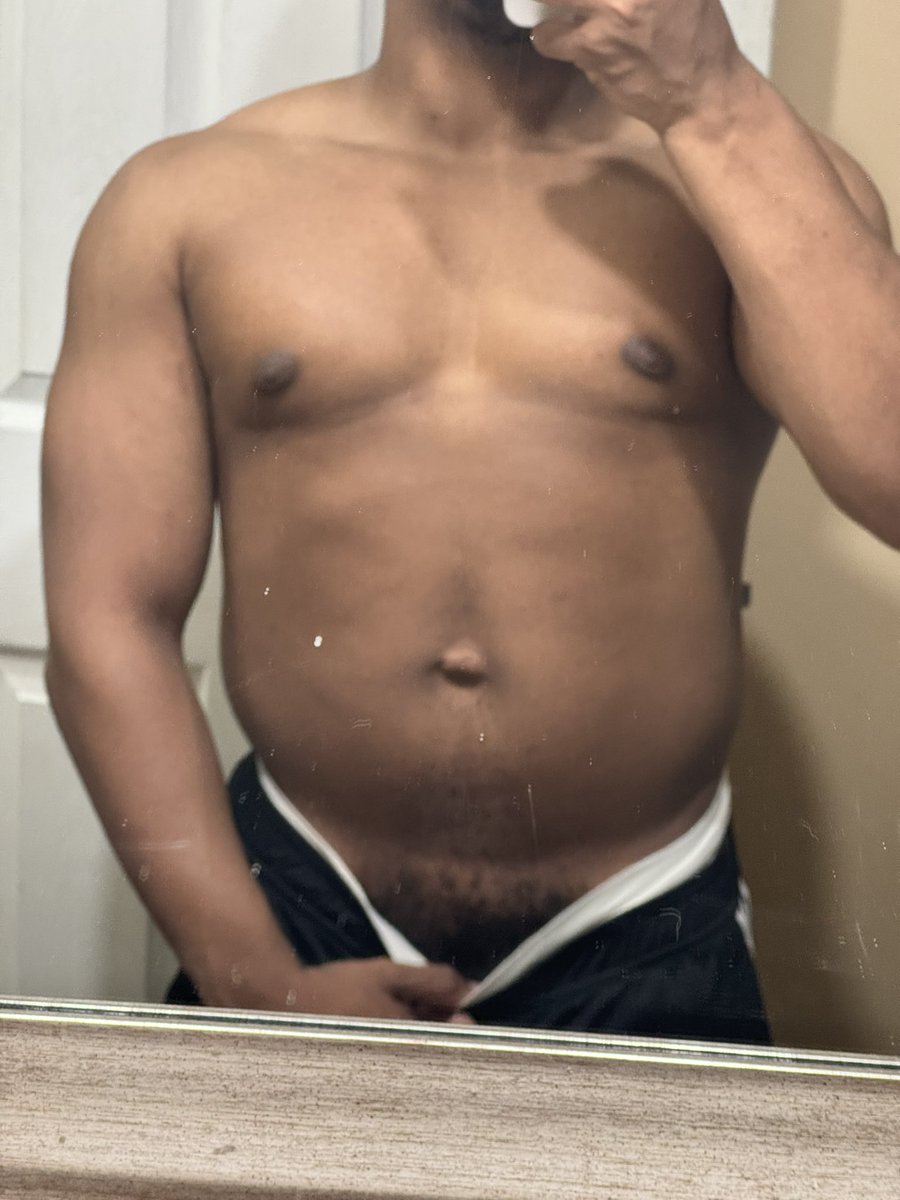 somebiguy07's tweet photo. Ur favorite crop top has hit 160 lbs https://t.co/AGJfOvFmw8