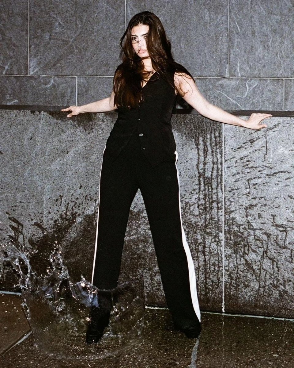 WeArtNPO's tweet photo. Looks by #WeArtScholar 2023 @ symphonyfari 

Model @ lyssiklein 
Photographer @ kikilondonn 
MUA @ lilainc https://t.co/vzv1xlDkpT