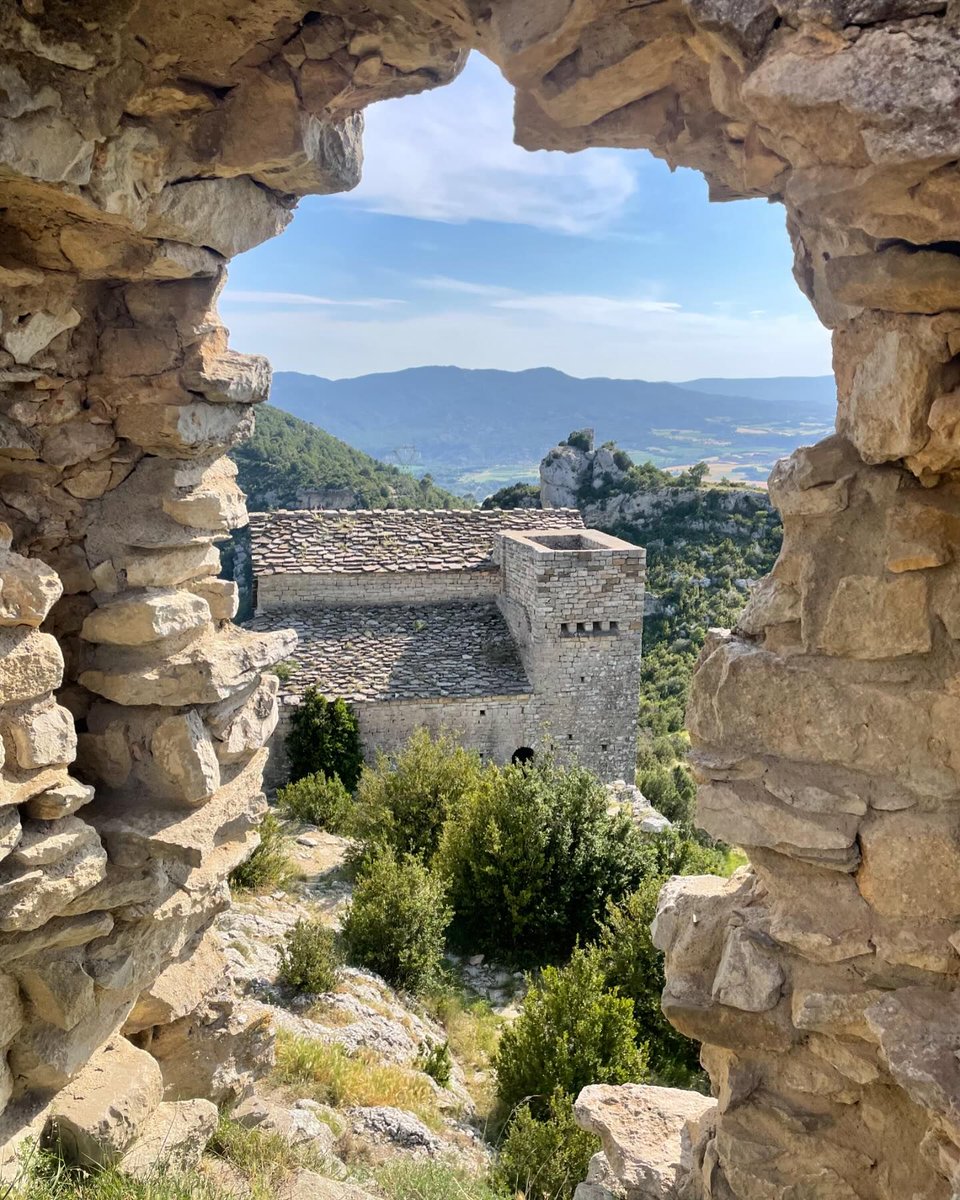 Huesca_LaMagia's tweet photo. El Castillo de #Samitier 😍, a los pies del abismo del estrecho de Entremón ⛰️💧, nos regala unas vistas increíbles. Ven y maravíllate con su historia y su entorno natural único.
Qué fotos tan bonitas nos regala https://t.co/hMWdFBK5NN https://t.co/uPN755EjWQ