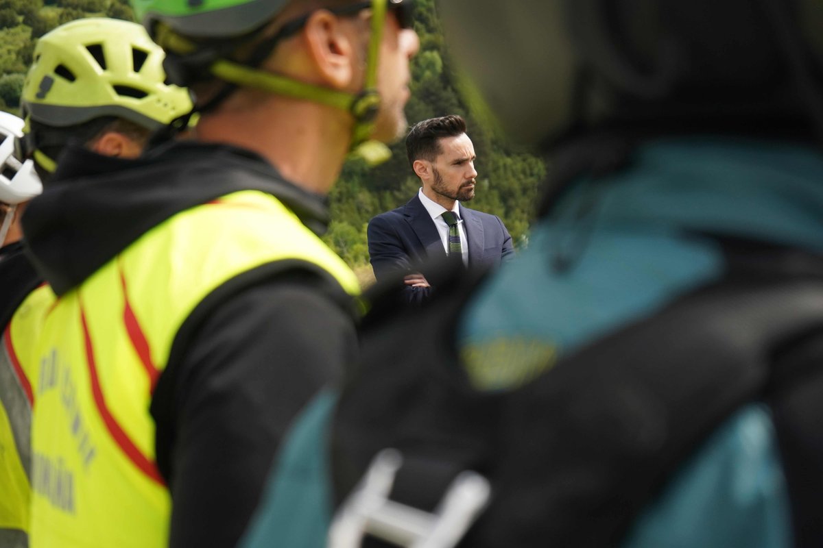 interiorgob's tweet image. El secretario de Estado de Seguridad de @interiorgob visita el Centro de Adiestramientos Específicos de Montaña y el Servicio de Montaña de @guardiacivil

⛰️ Rafael Pérez ha asistido a una práctica de rescate de alumnos del XXXVI Curso de Especialistas en Montaña en #Canfranc