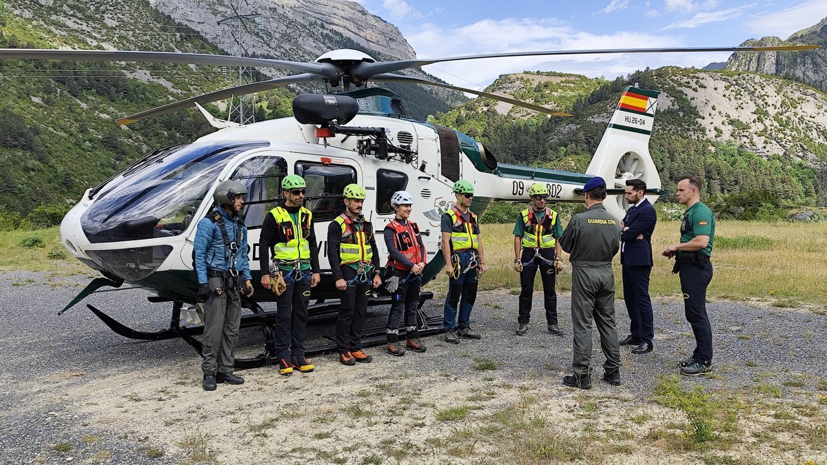 interiorgob's tweet image. El secretario de Estado de Seguridad de @interiorgob visita el Centro de Adiestramientos Específicos de Montaña y el Servicio de Montaña de @guardiacivil

⛰️ Rafael Pérez ha asistido a una práctica de rescate de alumnos del XXXVI Curso de Especialistas en Montaña en #Canfranc
