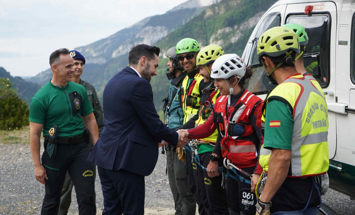 interiorgob's tweet image. El secretario de Estado de Seguridad de @interiorgob visita el Centro de Adiestramientos Específicos de Montaña y el Servicio de Montaña de @guardiacivil

⛰️ Rafael Pérez ha asistido a una práctica de rescate de alumnos del XXXVI Curso de Especialistas en Montaña en #Canfranc