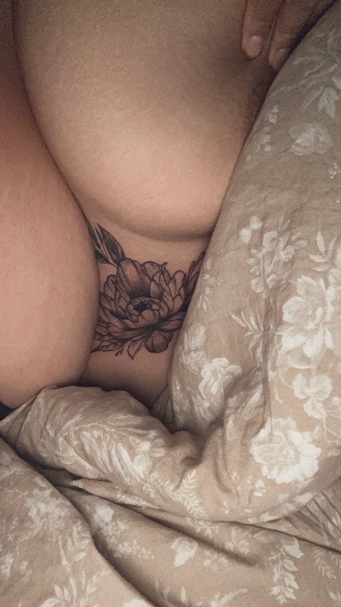 HeyyStepBroo's tweet photo. Goodmorning 😏
#latina #nsfw_acc #boobies #bdsm #horny #nsfw https://t.co/ldGREQXdFF