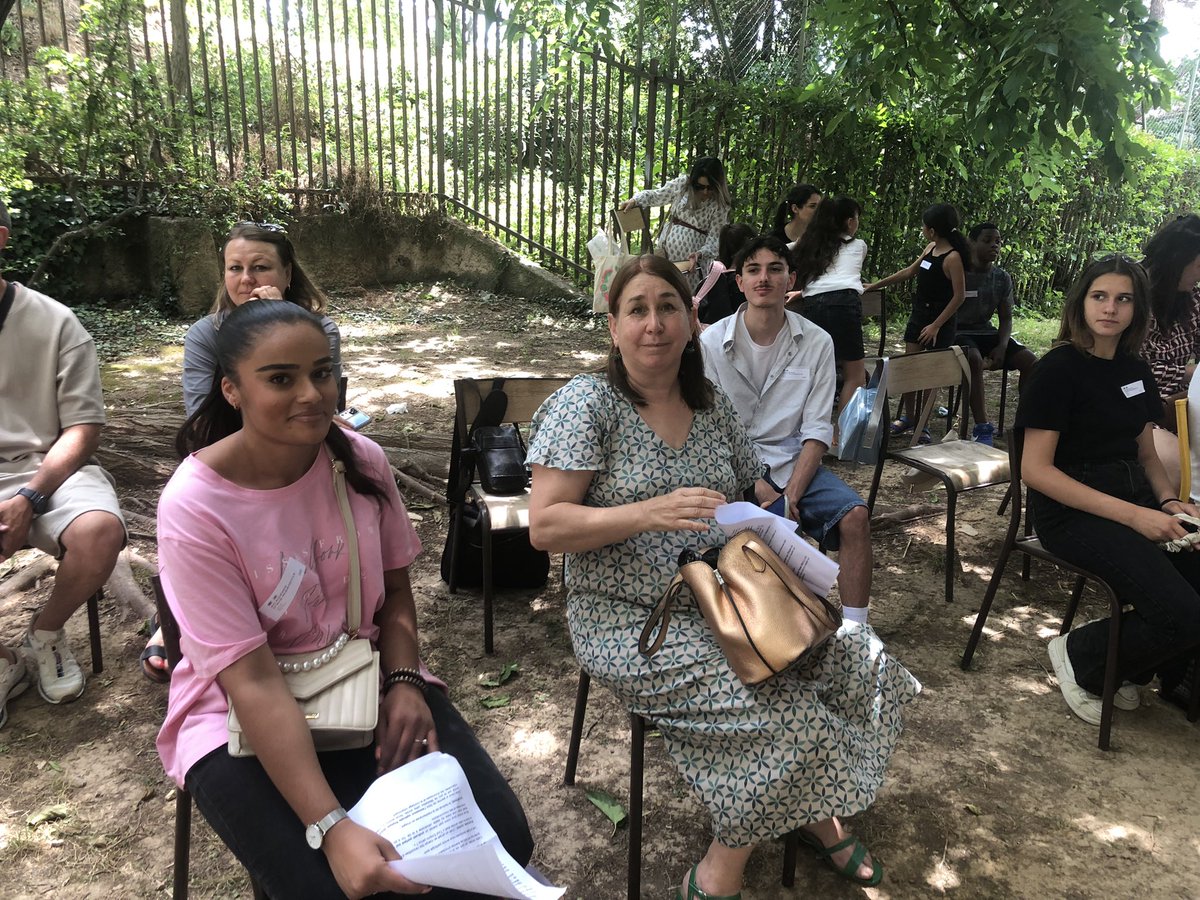 MarcelLycee's tweet photo. Remise des prix du concours #Mediatiks cet après-midi dans les jardins du rectorat de l’académie #AixMarseille. Bravo à tous les participants. Remerciements au #clemi Aix-Marseille et Virginie Bouthors ainsi qu’au recteur #Delaunay pour sa présence. https://t.co/UsAFjrhZ02