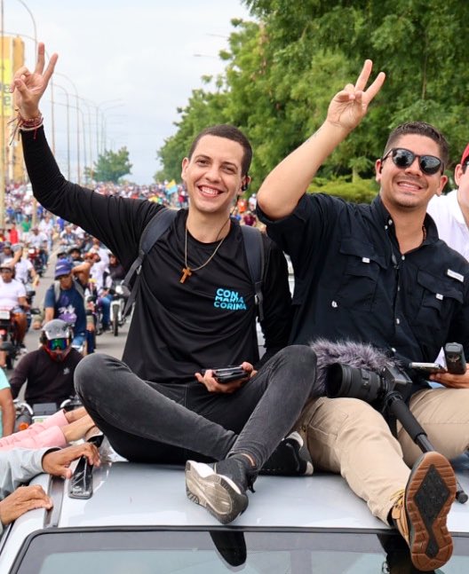 Te conozco poco <a href="/IsmaelGabriel22/">Gabriel González</a> pero lo suficiente para asegurar que eres un excelente Periodista y luchador de la verdad. Contigo ya son 4 los Comunicadores Sociales (presos) y más en un contexto de “elección presidencial”. Pido tu libertad inmediata y la de todos los demás.