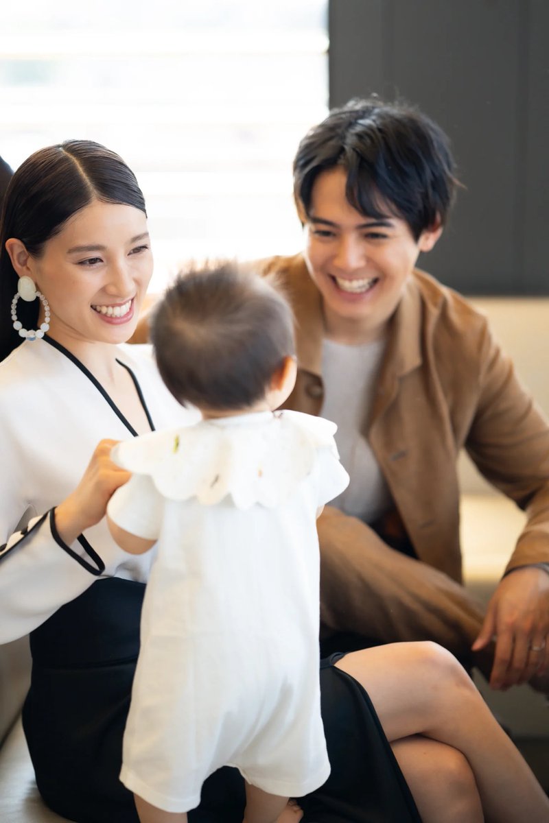 片寄涼太と土屋太鳳がミラノで「ジョルジオ アルマーニ」のショーに