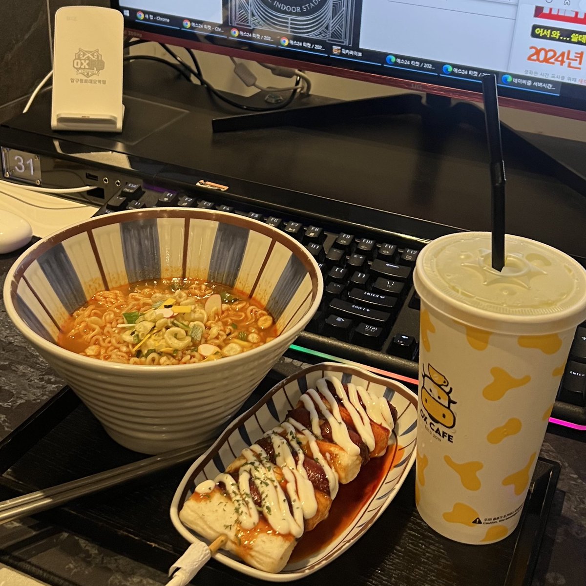 피방가서 식사만 하고온 사람입니다.