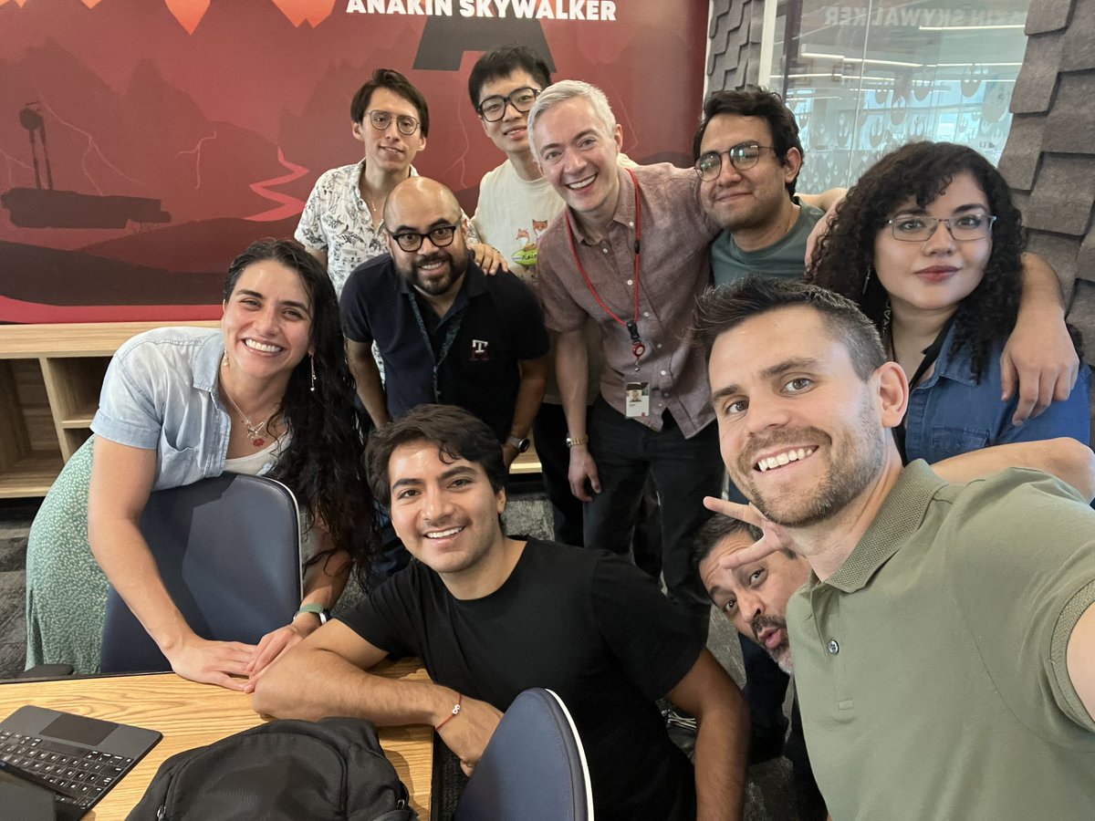 vincentmorneau's tweet image. 24.1 launch celebration is over, no time to waste. I’m spending the week with the #orclAPEX team in Mexico to focus on what’s next 🚀