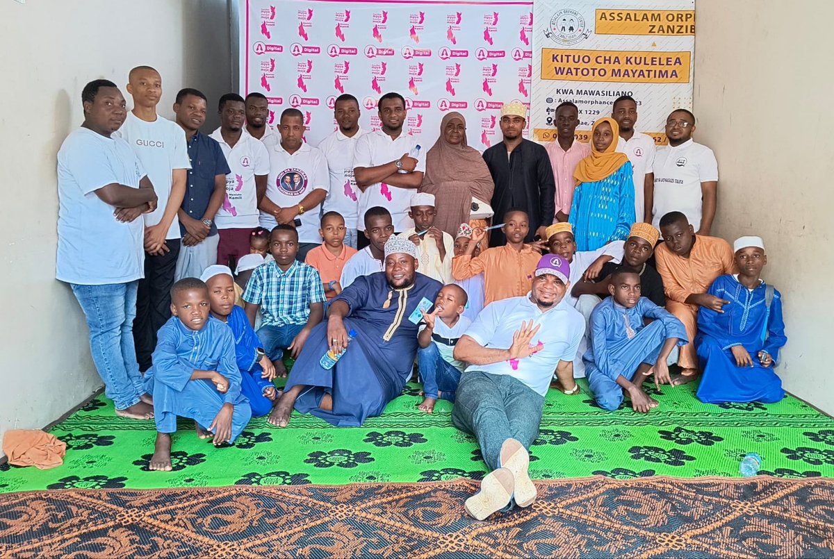 NgomeyaVijana's tweet photo. Leo tarehe 18/62024 Idara ya Vyuo Vikuu ya @NgomeyaVijana imejuika na watoto mayatima wa kituo cha Assalam orphan kilichopo Mpendae Zanzibar kula chakula chapamoja na kuwafariji kwa mambo mbalimbali na kuhakikisha watoto hao wanajiona niwatu muhimu na wakuthaminiwa kwenye jamii. https://t.co/GZcMHHNo8V