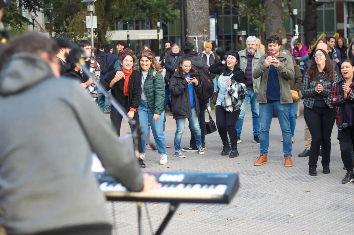 ✅Viernes 14 de junio🎉 | #FestiHUMA 60 años 
💪60 años de educación pública, gratuita, de excelencia.
📌En tiempos de crueldad, nos sostenemos en sueños colectivos 
<a href="/unmdp/">Universidad Nacional de Mar del Plata</a>