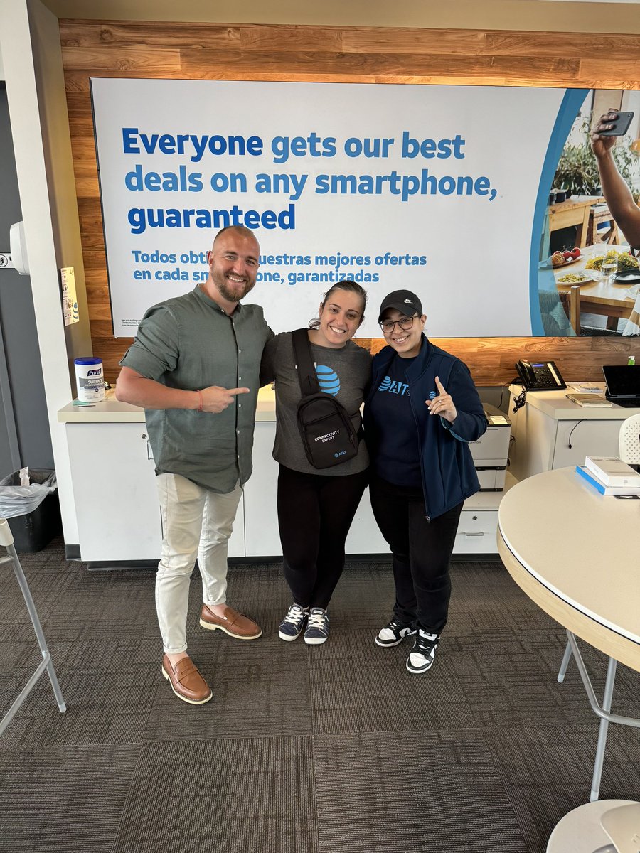 Proud to say we have a CONNECTIVITY EXPERT IN THE HOUSE 😤🔥🔥 Veronica is working hard representing the <a href="/TheNEStates/">Northeast States</a> 💪🏼 
<a href="/keroninc/">Keron Incarnato</a> we have her in the best swag, time to certify the rest of the team LETS GO!! <a href="/VitaliyZ17/">Vitaliy</a> <a href="/fgarciaNYC/">Ralph Garcia</a> #connectivityexpert