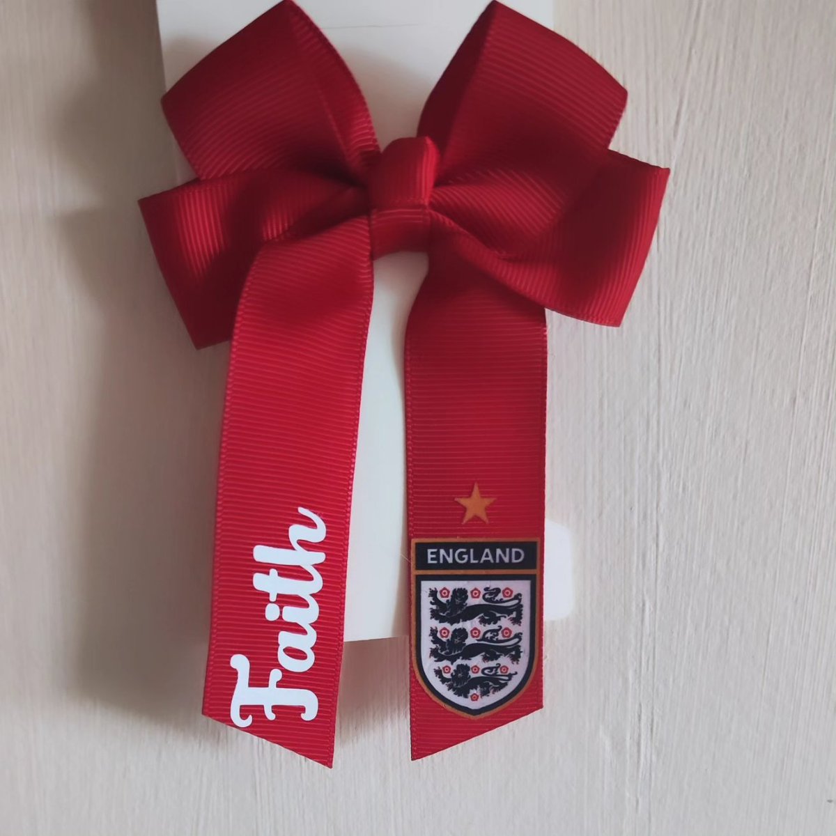creations1862's tweet photo. How cute are these euros bows 😍 

Available in red, white and navy 

Different designs available too only £5

#euros #england #itscominghome https://t.co/Ia3j4zlWzE