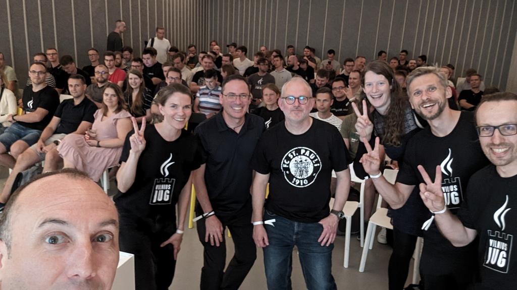 Amazing experience talking about #cleancode and #ai at <a href="/VilniusJUG/">Vilnius JUG</a> #fullroom (130 pax)
( And yes all those people with raised hands are <a href="/SonarQube/">SonarQube</a> users )