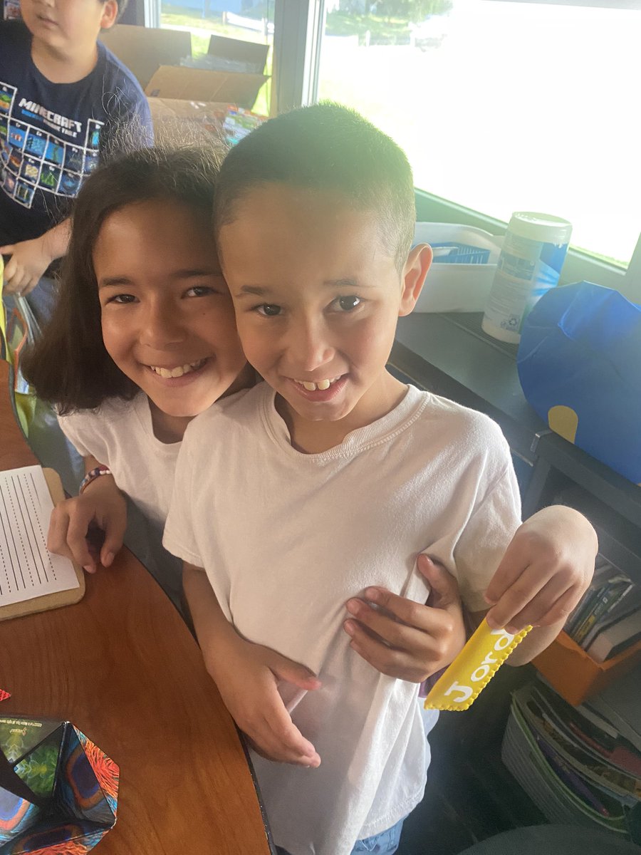 Laura Winik tweet media