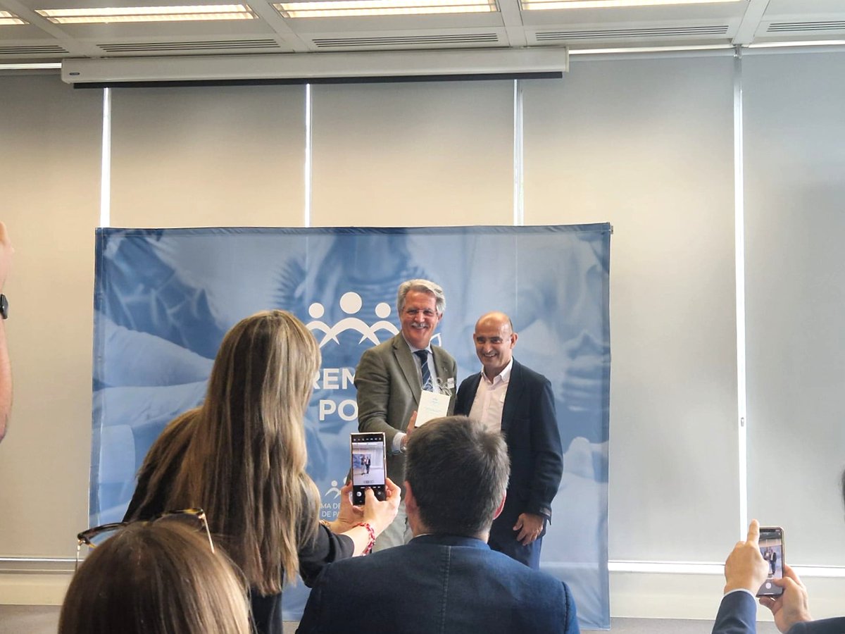 🏆 #PremiosPOP24

🏅 Órganos Permanentes: mejor iniciativa de la inclusión y participación del #paciente como figura activa en órganos de participación permanentes como Consejos o Comités

Entrega el premio <a href="/TomasCastilloA/">Tomás Castillo</a>, vicepresidente 1º de <a href="/pacientesPOP/">Plataforma de Organizaciones de Pacientes</a>